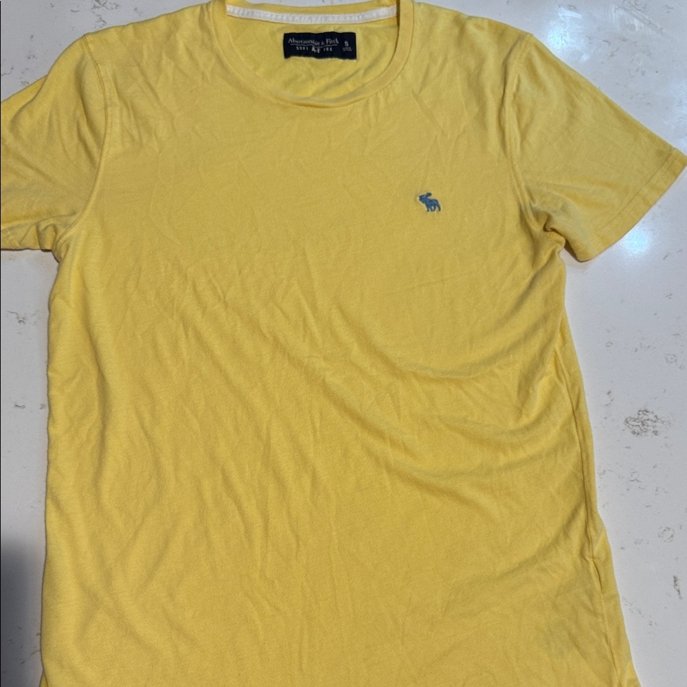 Abercrombie & Fitch Short Sleeve Yellow Tee 90s inspired